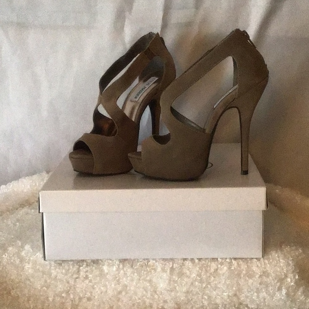 Steve Madden taupe heels 6